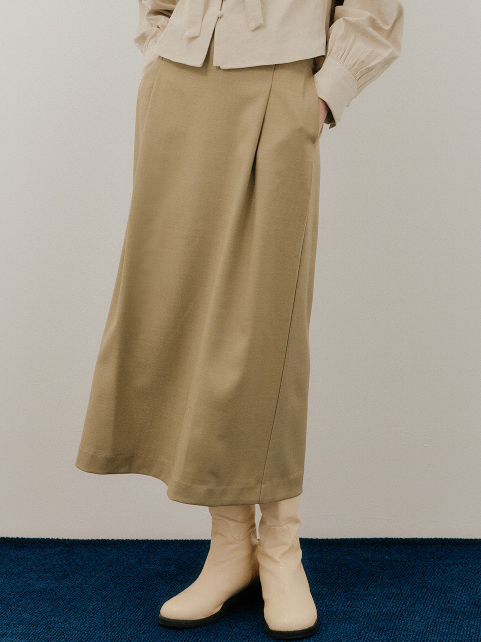 monts 1538 pleated long pencil skirt (kaki)