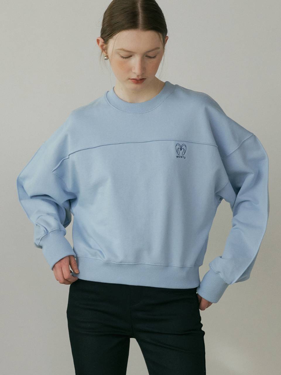 monts 1571 logo pintuck sweatshirt (sky blue)